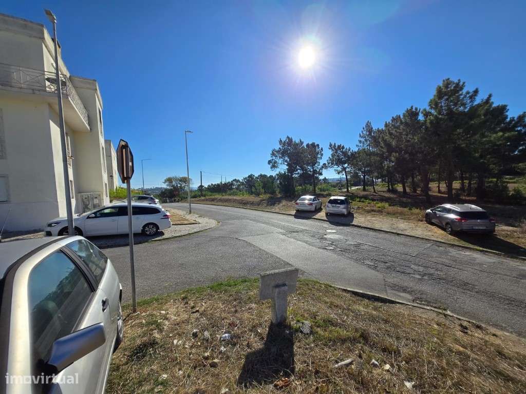 Lote de Terreno para Construção Moradia T4 - Grande imagem: 2/10