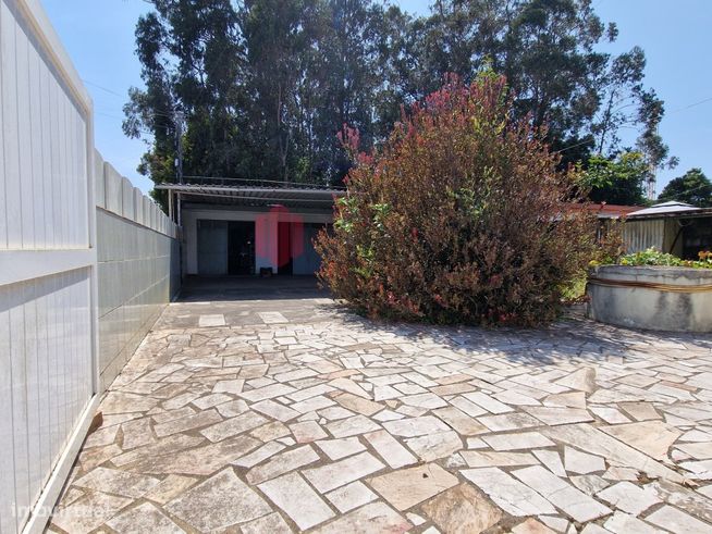 Moradia Térrea de 3 frentes em excelente estado em Moreira com apro...-22