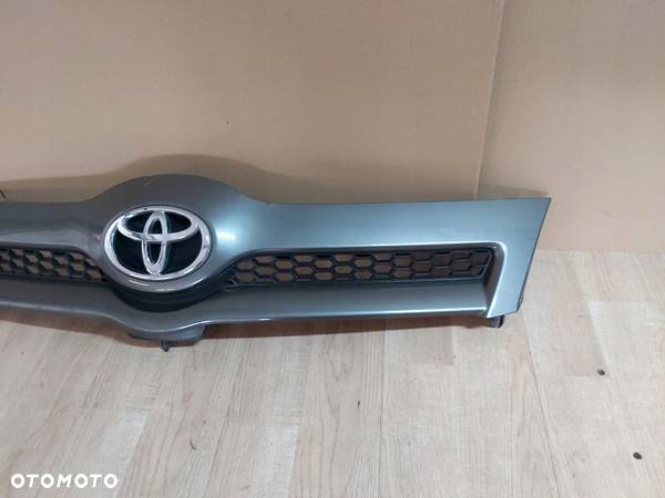 Toyota Corolla Verso II grill atrapa zderzaka przód - 3