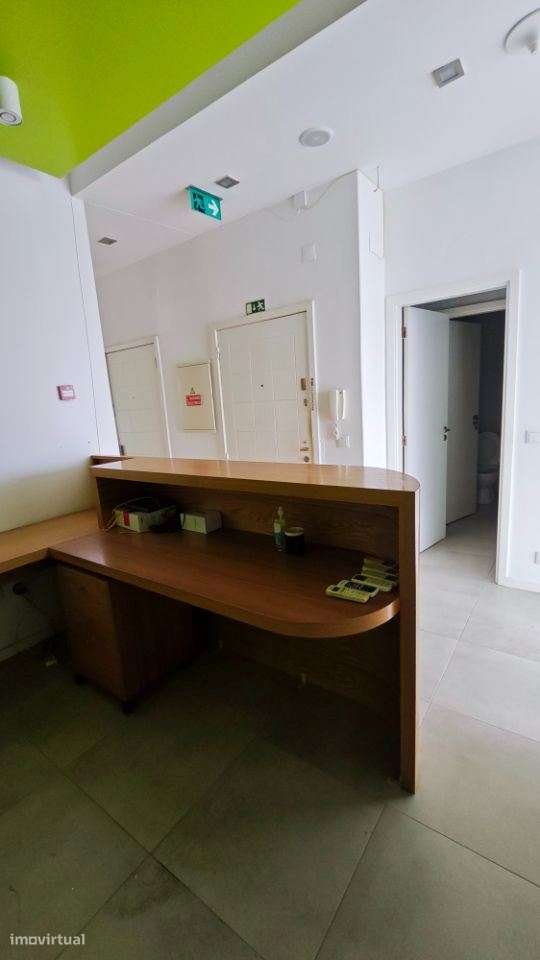 Escritório c/ Recepção + 3 gabinetes / Av. Republica /Centro de Gaia - Grande imagem: 4/17