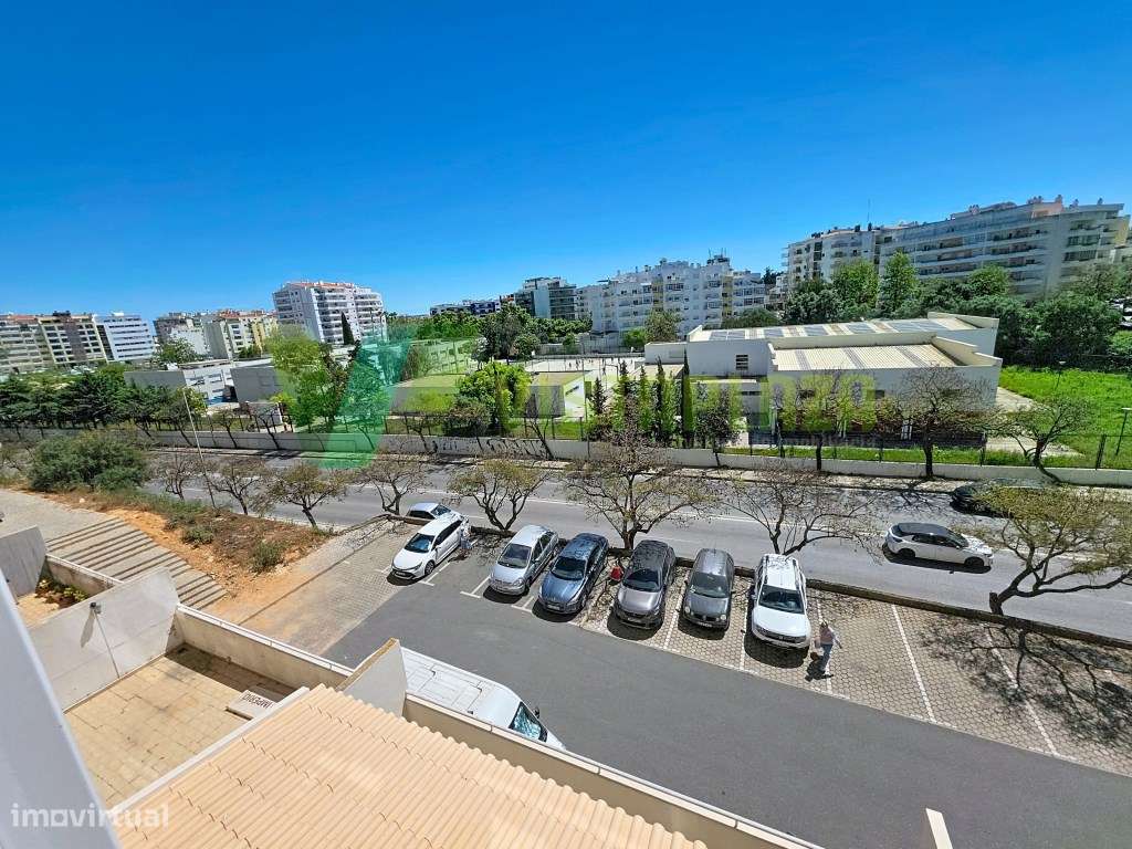 Apartamento T2 com duas casas de banho e espaço de garagem-24