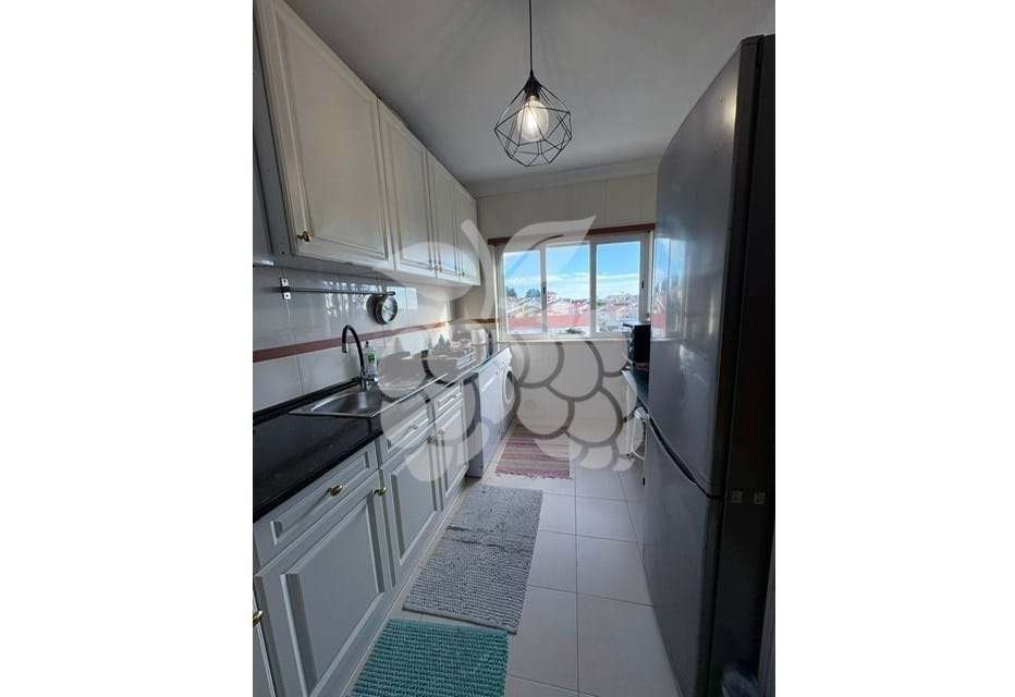 EXCELENTE T2  EM CARCAVELOS-6