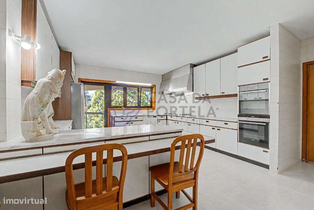 Moradia T6 (5.846m2) junto ao Picoto: Onde o Refúgio Familiar Encontra-11