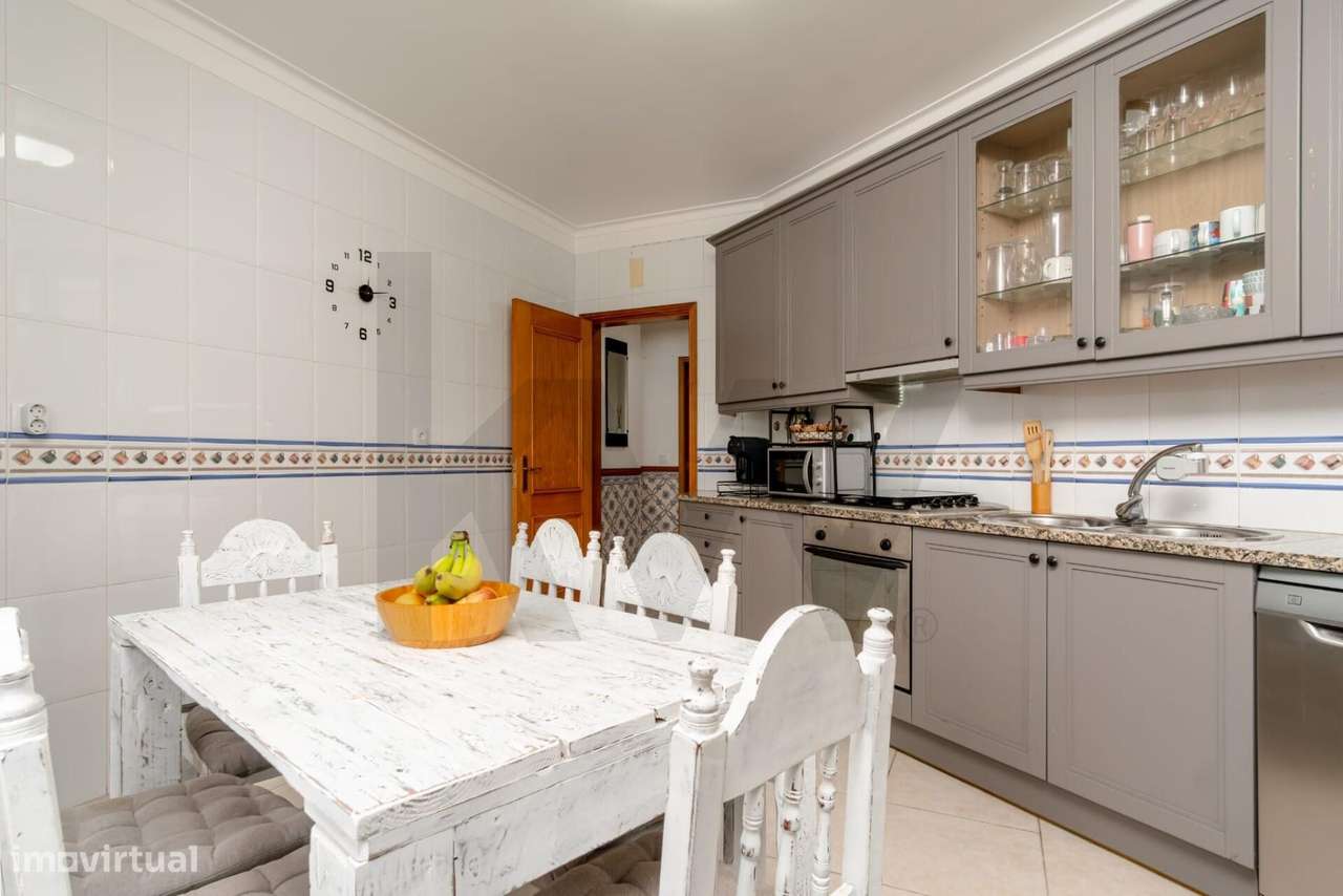 Apartamento T2 com elevador, varandas, arrecadação e Vista Fantástica-10