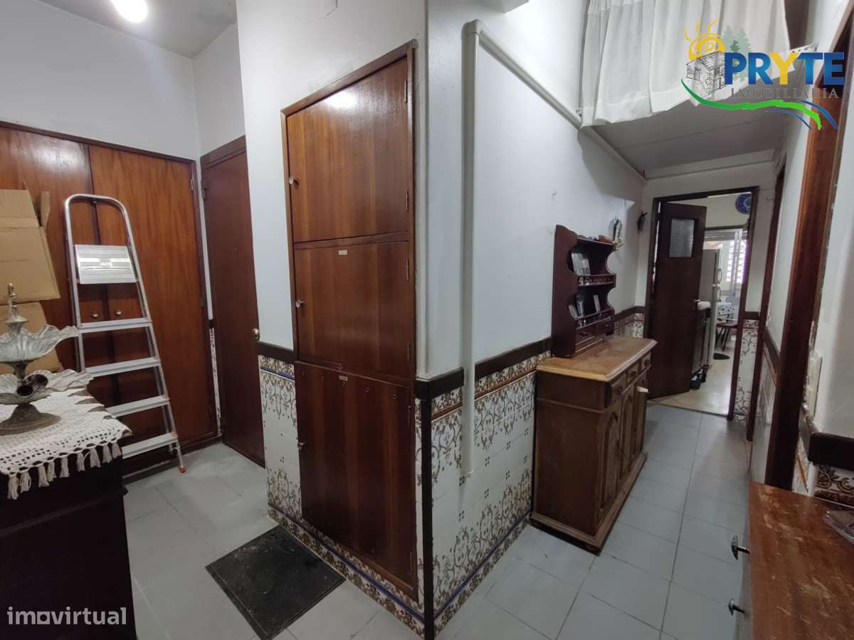 Apartamento T1+1 situado em Campolide-12