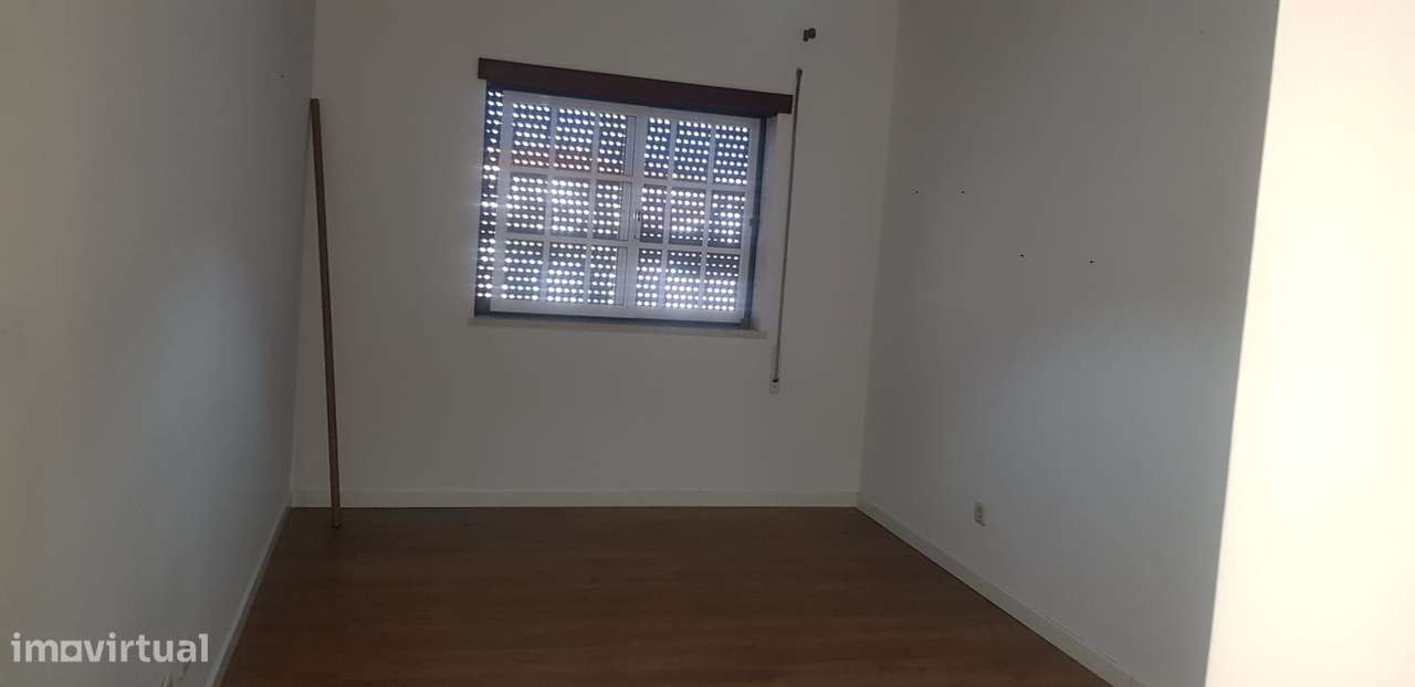 Entroncamento | Apartamento T3 com Garagem e Arrecadação –-10