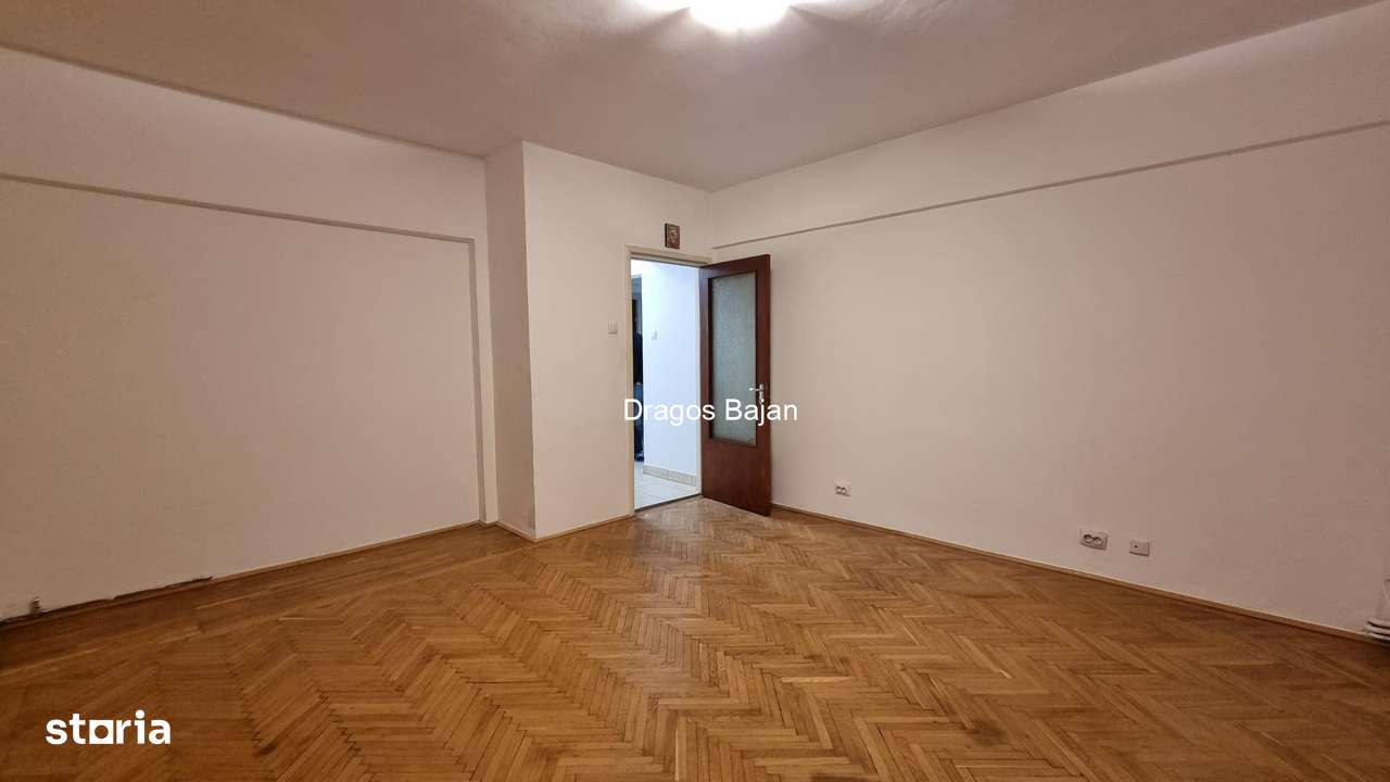 1970 // Parcare // 3 camere-0