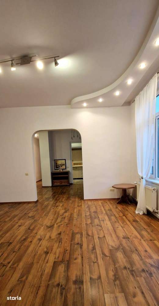 Vanzare apartament trei camere transformate in doua vila Armeneasca-4