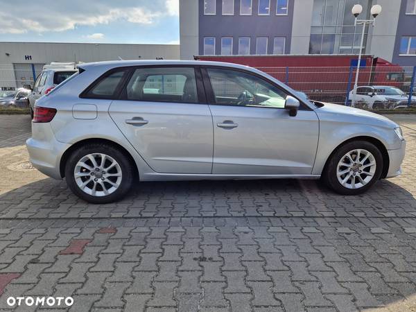 Audi A3 1.6 TDI Attraction - 12