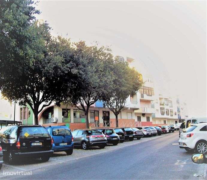 Vende-se/ Imóveis/Apartamento T2 para venda na Damaia de baixo - Grande imagem: 5/12