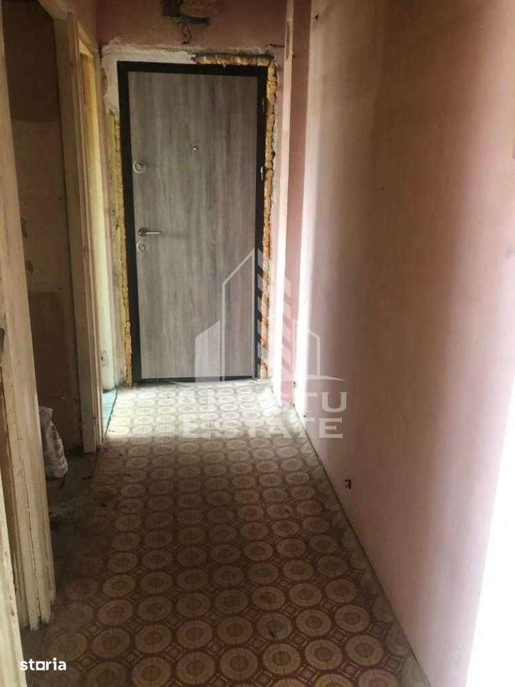 Apartament cu 3 camere, semidecomandat, centrala proprie, zona Sagului - Imagine principală: 2/7