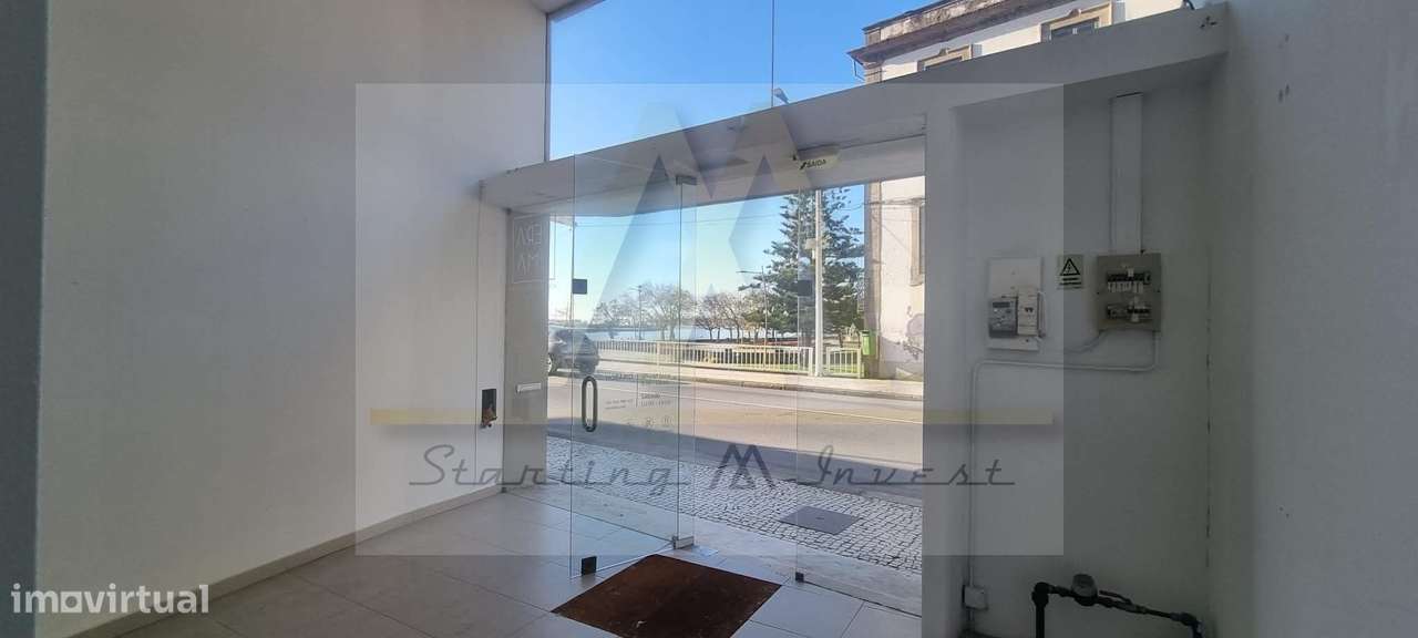 Loja com 91m2 Av. José Régio em vila do Conde.-8