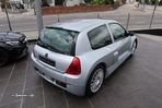 Renault Clio 3.0 V6 Sport - 12