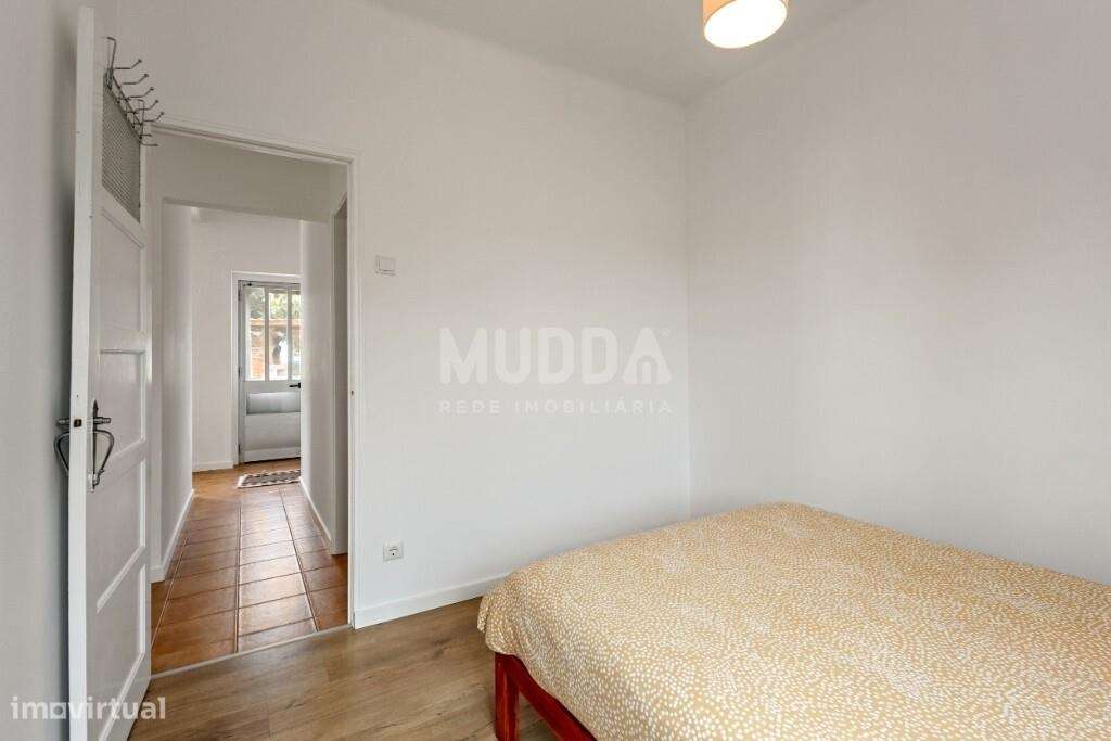 Moradia térrea T3 com anexos e terreno no Campo/Caldas da Rainha-9