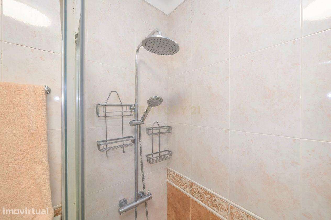 Apartamento Único com 268m2 no Último Andar com Terraço Extraordinário-22