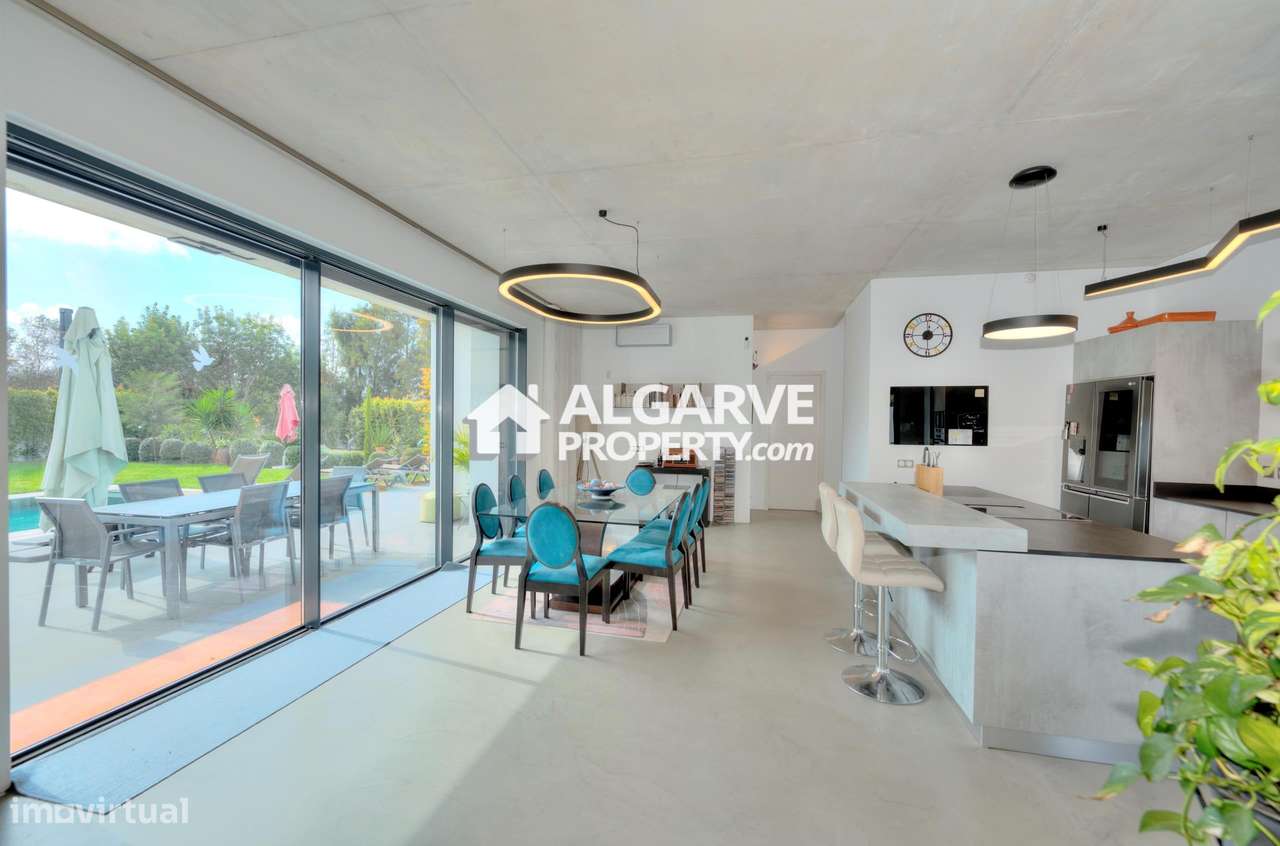 Moderna Moradia T4 com Piscina e Jardim em Almancil-38