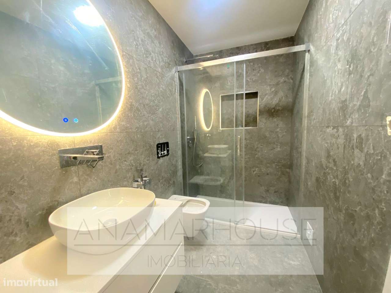 Apartamento T2 com Varanda | Totalmente Remodelado | Amadora-8