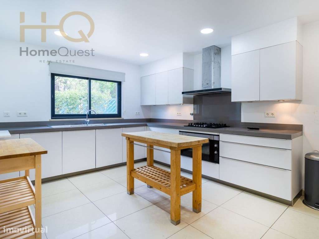 Moradia T4+2 Bairro da Martinha-12