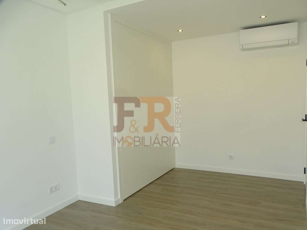 PRONTA!! Moradia Duplex T4 com Garagem, Quinta das laranjeiras Fern...-44