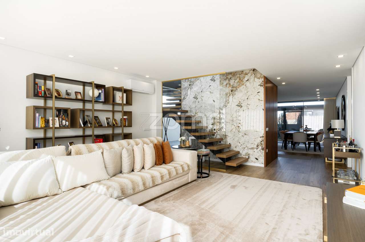 Moradia T3 de 2 pisos com jardim amplo numa zona residencial tranquila - Grande imagem: 5/35