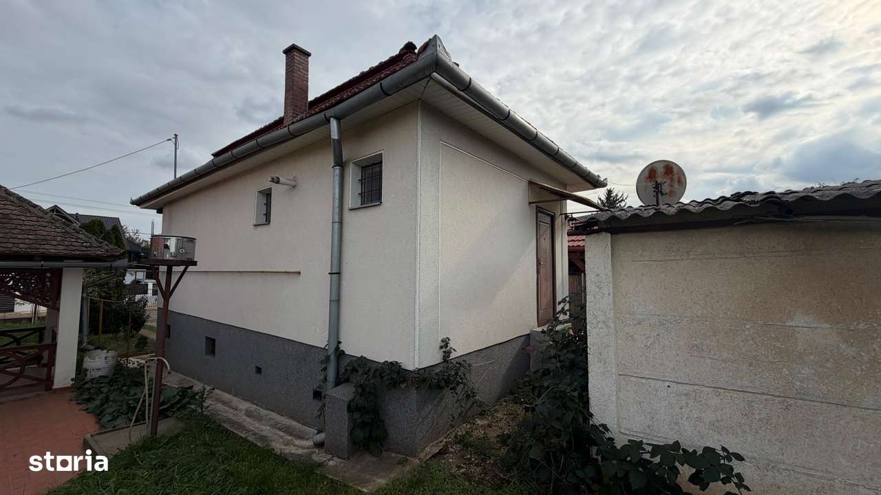 Casa de vacanta la 100m de strandul cu apa termala-11