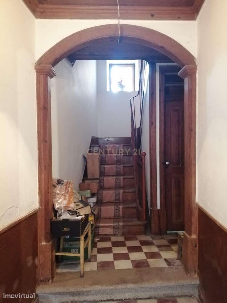 Moradia T4 para remodelação - Arganil - Grande imagem: 5/19