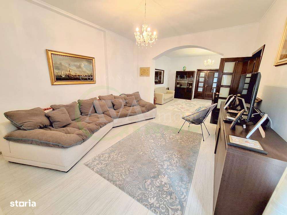 Vila eleganta ultracentrala – str. George Bacovia, Bacau - Imagine principală: 1/20