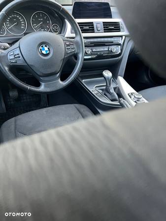 BMW Seria 3 318d xDrive - 9