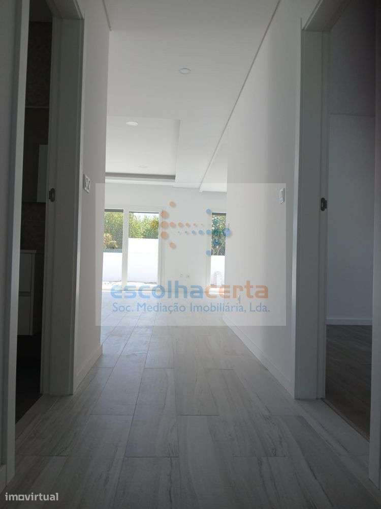 MORADIA TÉRREA T4 ISOLADA EM CONSTRUÇÃO - FERNÃO FERRO-28