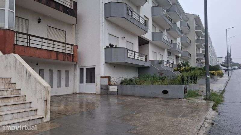 Aluga-se Espaço Comercial Ponte de Lima - View 2