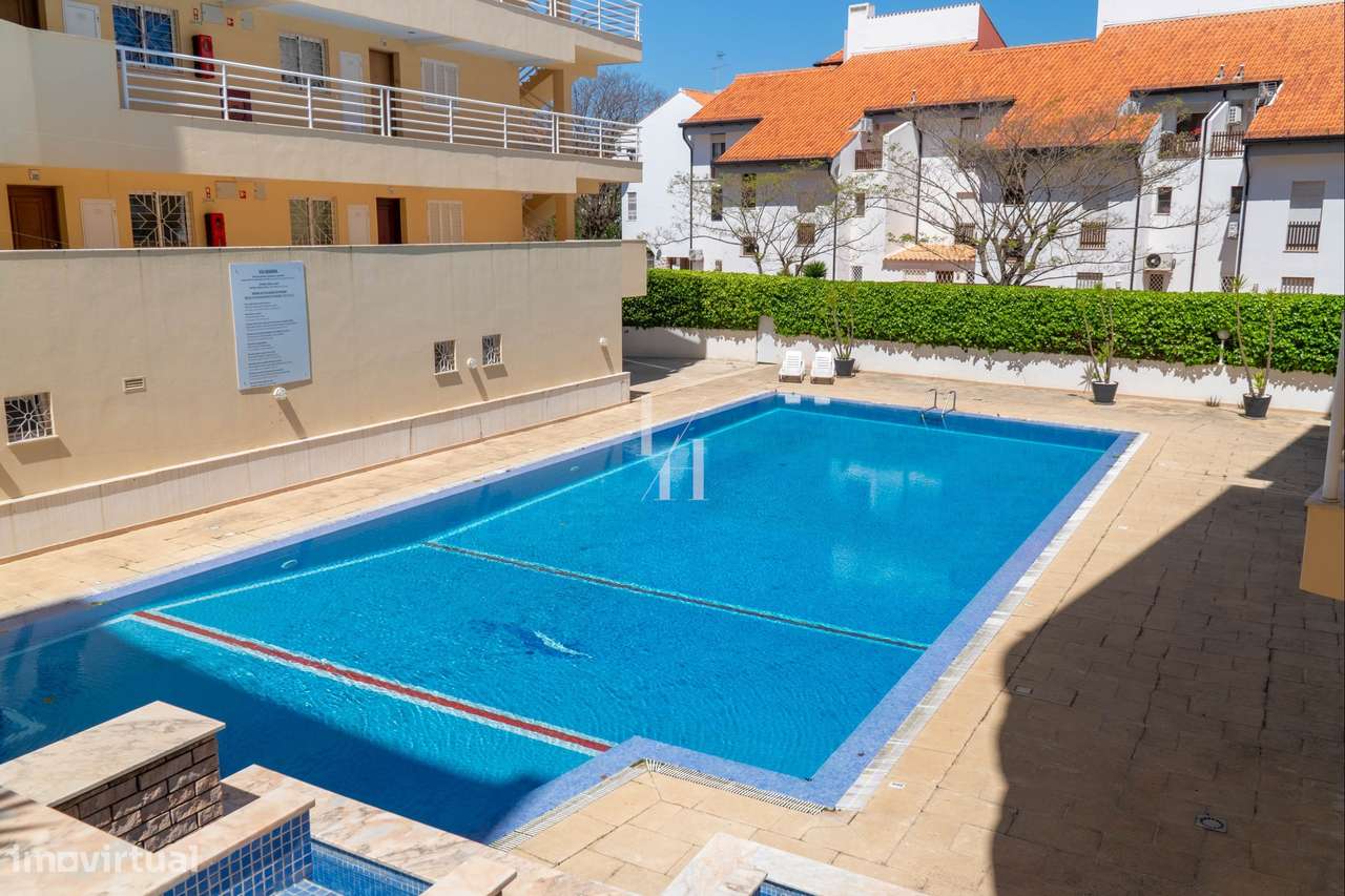 Apartamento T2 renovado para venda com piscina e garagem em Vilamoura - Grande imagem: 2/25