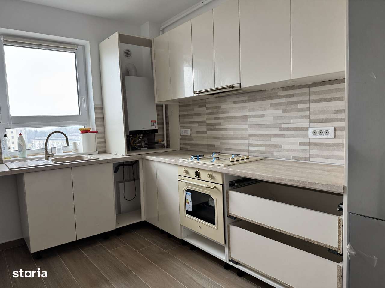 De închiriat apartament 3 camere , zona Coresi, Tractorul - Imagine principală: 4/15