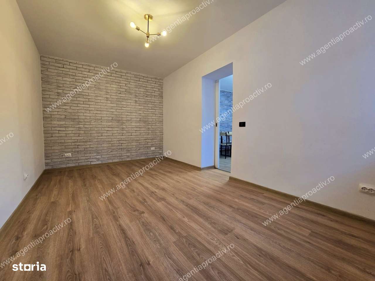 Casă individuală, renovată în 2025, zonă centrală, Str. Română.-9