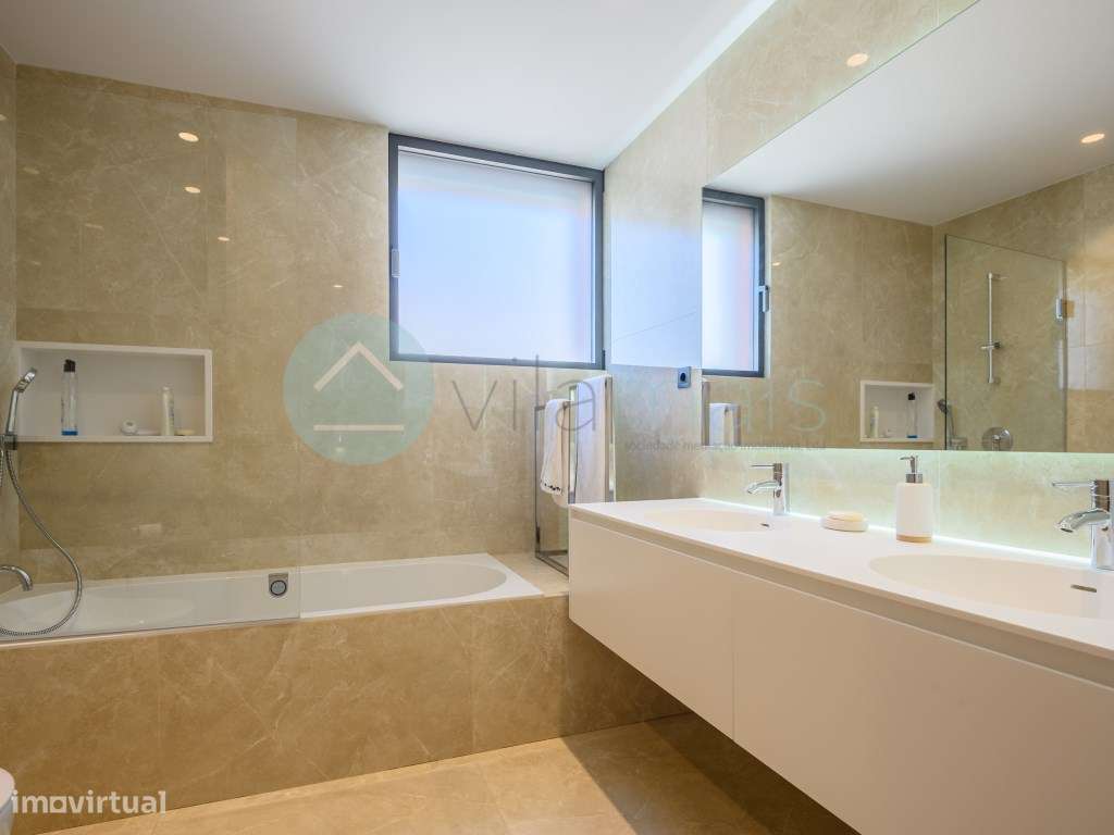 Excelente Moradia V4 com Piscina-30