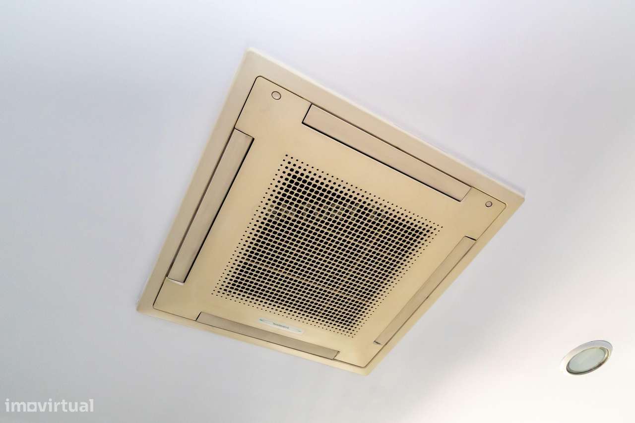 ESPAÇO COMERCIAL/SERVIÇOS com 311m2, para venda, no centro do Prior Ve-11