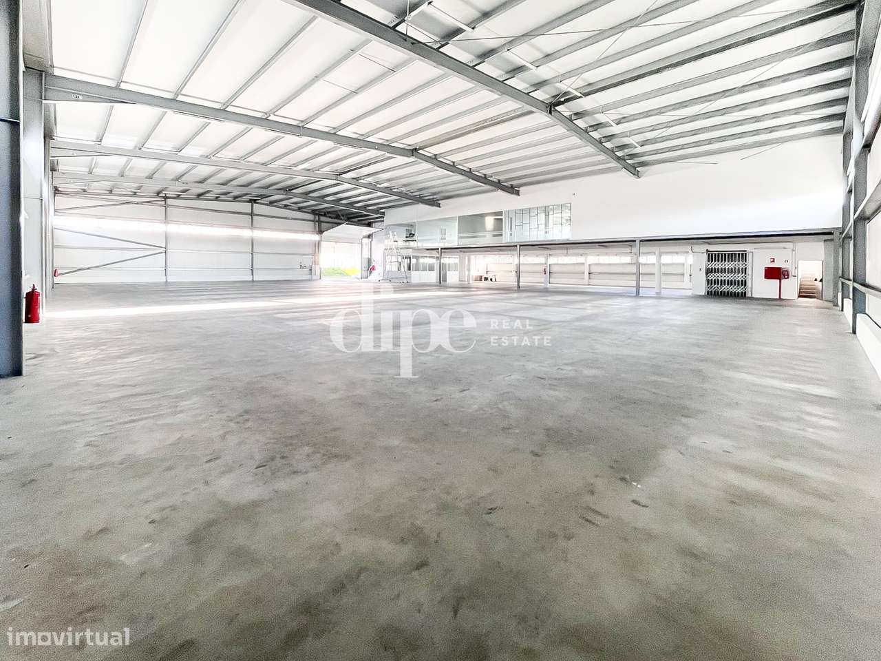 Armazém de 3.254 m2 em Gondar, Guimarães. - Grande imagem: 5/13