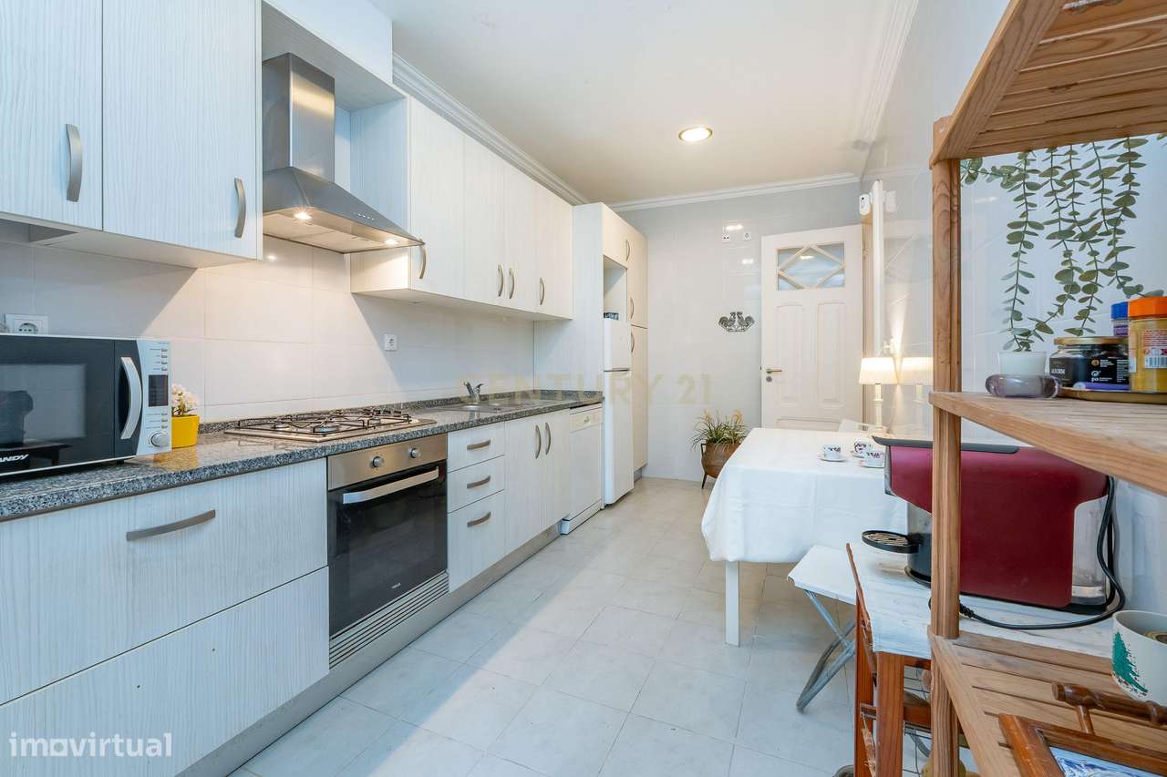 T3  (5 ass.) com terraço, elevador e arrecadação - Rua do Zaire-8