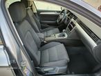 VW Passat 2.0 TDI Business P.DSG - 29