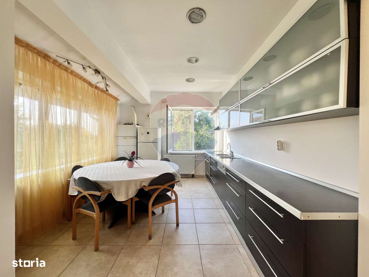 Casă spațioasă și versatilă în Păsărea (Brănești)-10