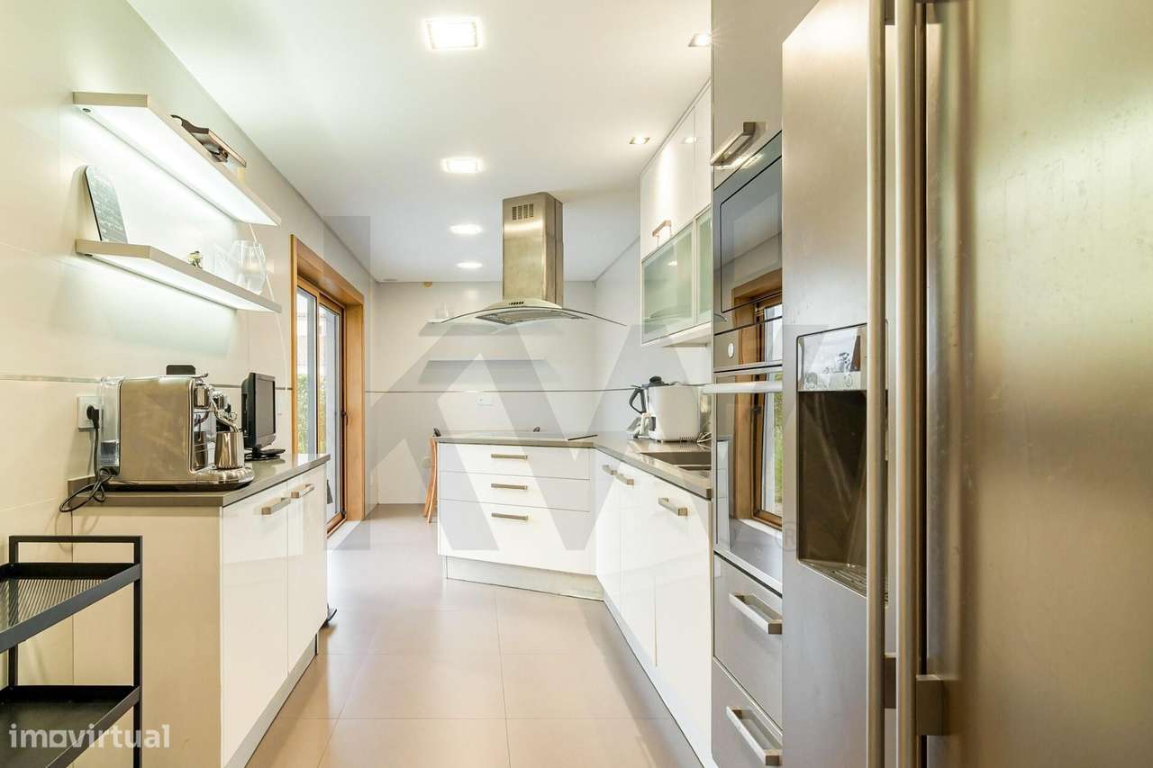 Casa Moderna com Comodidades Exclusivas na Praia de Magoito - Grande imagem: 5/33