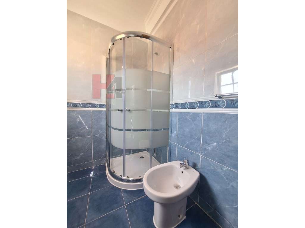 Moradia T4 com piscina inserida num terreno de 670m2 - Setúbal (OFE...-17