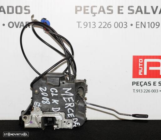 FECHO DA PORTA DIANTEIRA DIREITA MERCEDES CLK - 2