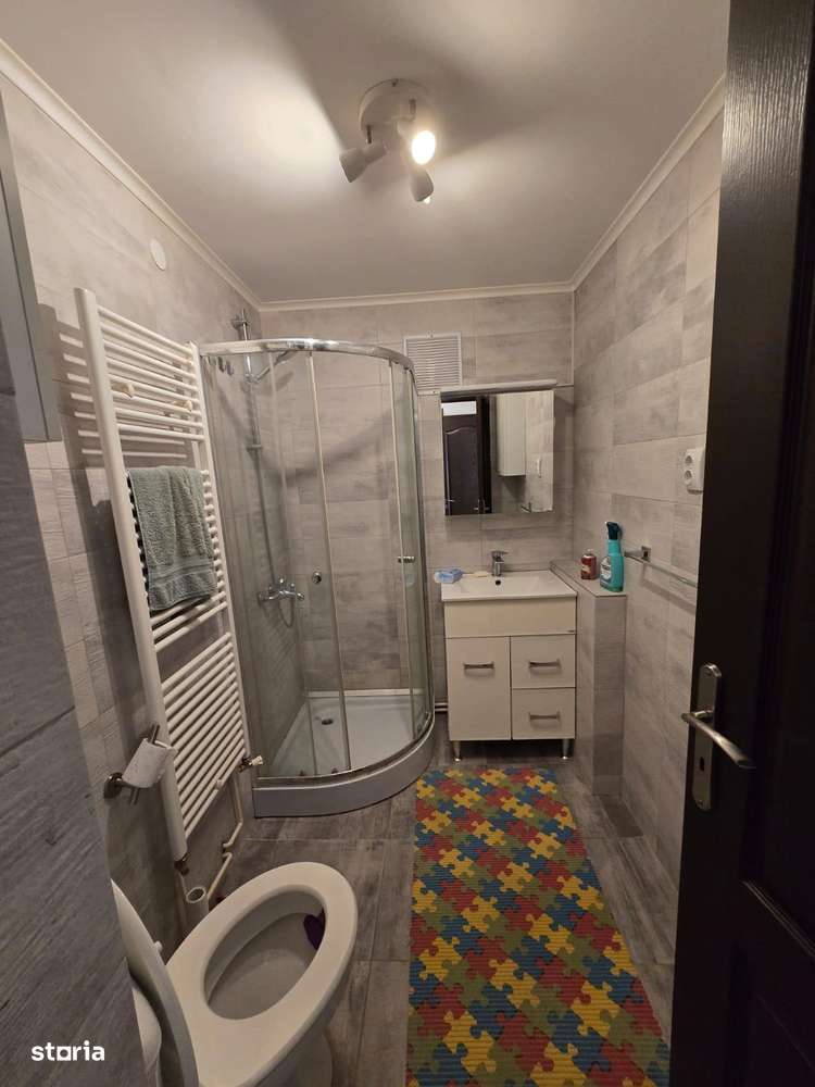 Vând apartament 3 camere decomandat situat în zona Strand-7