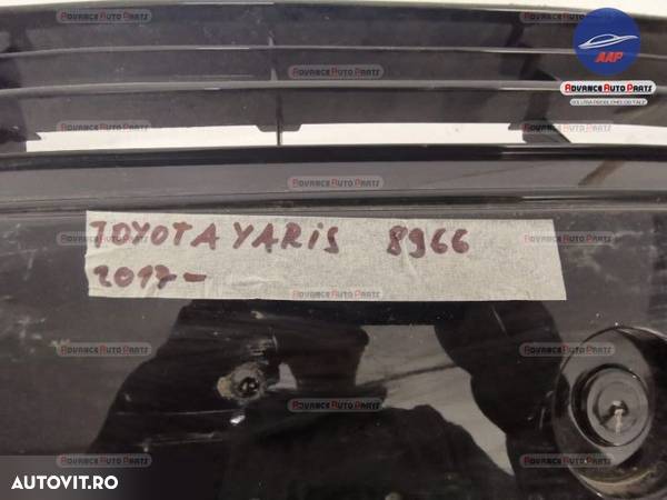 Grila centrala Toyota Yaris din 2017 originala in stare buna - 3
