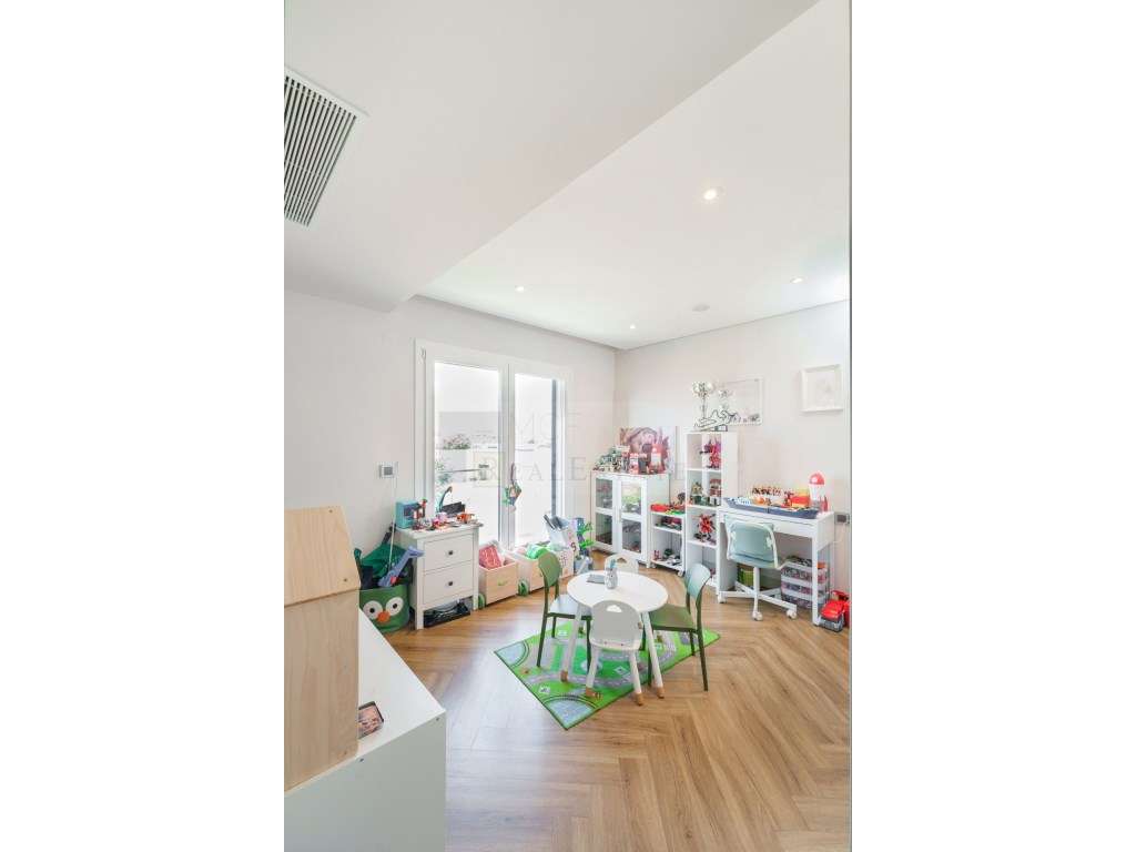 Moradia T5 em Condomínio Fechado-27