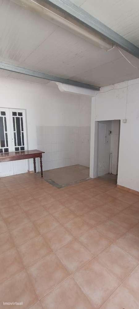 Moradia V5 com logradouro e 10 boxes para cavalos-15