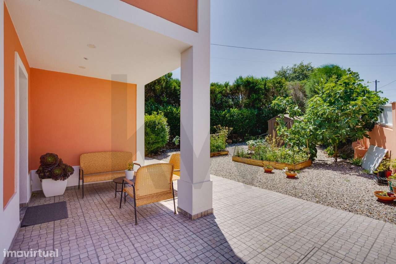 Fabulosa Moradia T4 com Piscina e Espaço Exterior-39