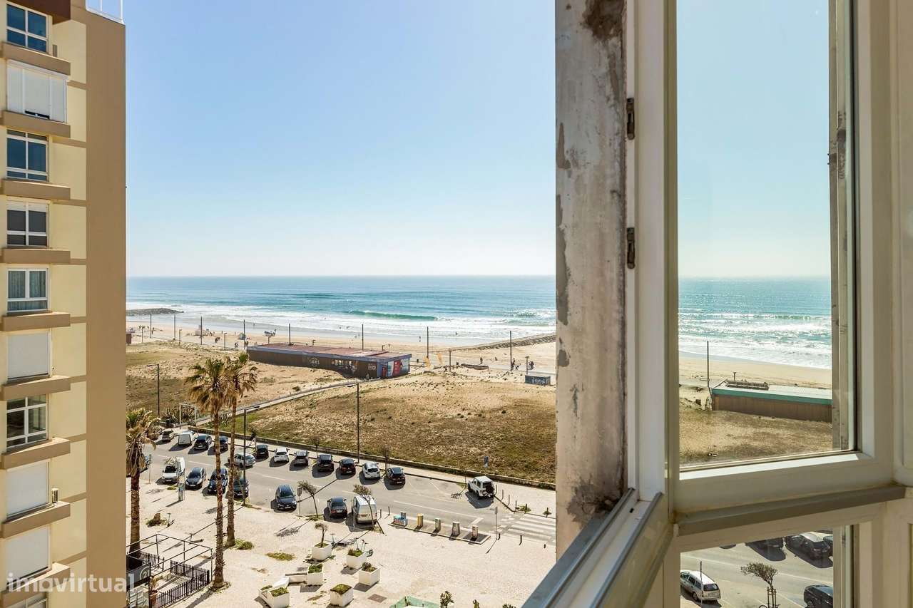 T2 frente ao mar na Costa da Caparica, com vista e estacionamento
