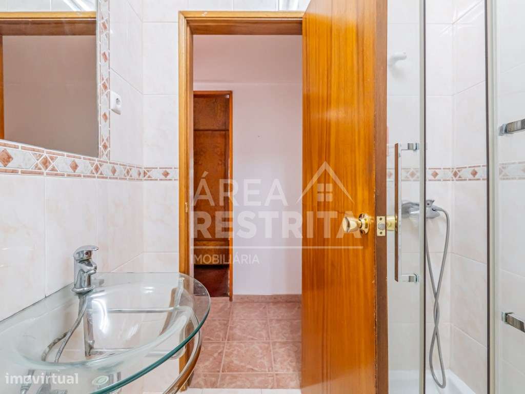 Excelente Apartamento T2 nas Paivas - Ótimo Potencial e Localização...-25