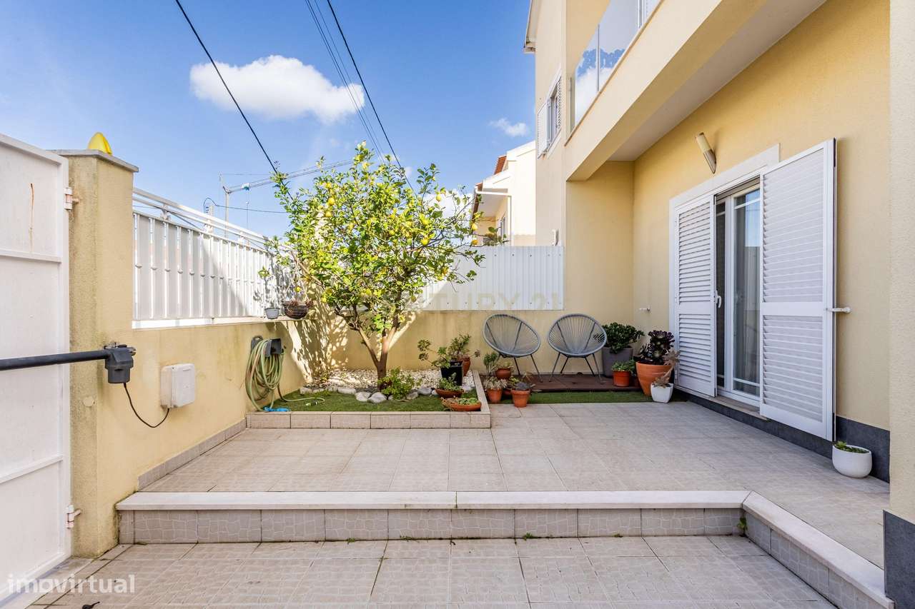 Moradia T4 remodelada na Quinta do Conde-25